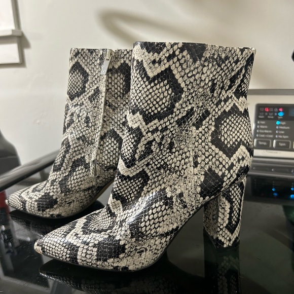Snakeskin Patterned Ankle Boots - Picture 3 of 6